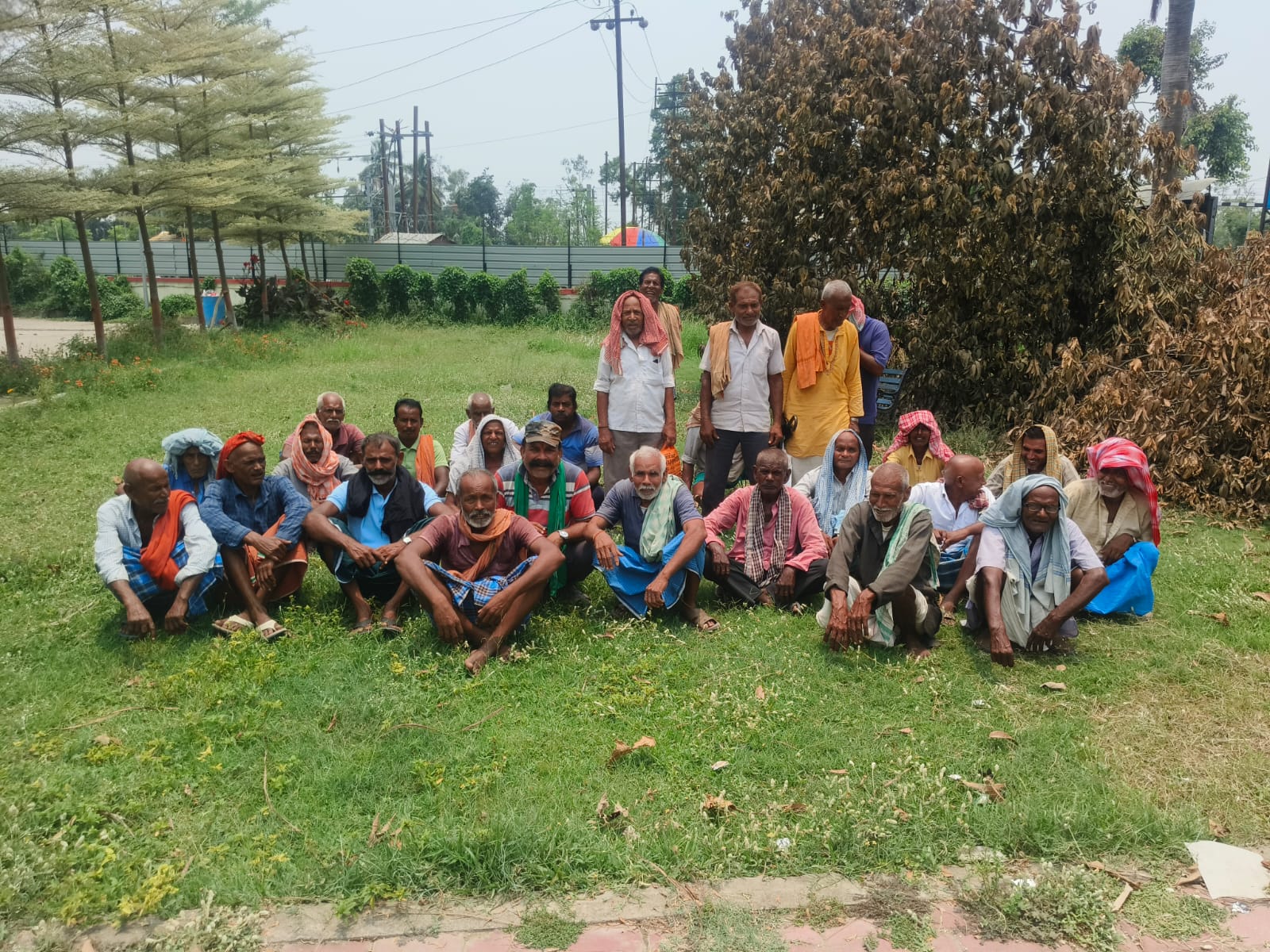 5 महीने से वेतन को तरसे बीएयू के मजदूर, कुलपति से लगाई गुहार438 रुपये दिहाड़ी में गुजर-बसर मुश्किल, जल्द भुगतान का मिला आश्वासन