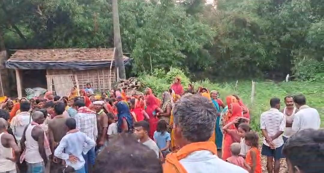 भागलपुर में ठनका का कहर: खेत में मक्का काटने गई मां-बेटी की मौत, गांव में पसरा मातम