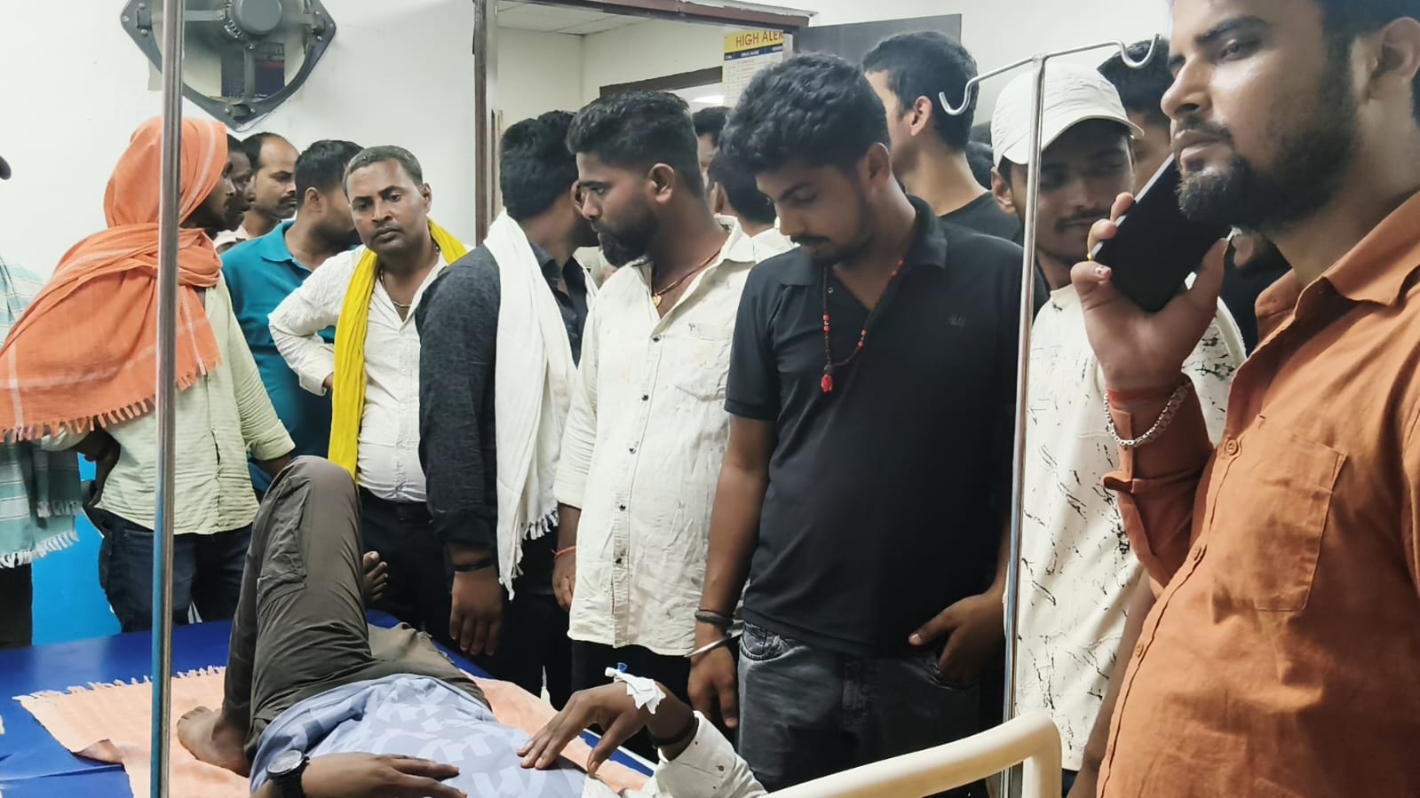 सहरसा में लिफ्ट मांगने के बहाने युवक पर जानलेवा हमला, चाकू मारकर बाइक लूटी