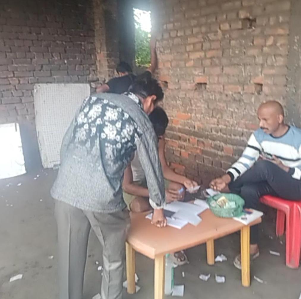 धनबाद में अवैध लॉटरी का करोड़ों का खेल!<br>ग्रामीण इलाकों से शहर तक फैले नेटवर्क पर कार्रवाई की मांग, विधायक बोले- विधानसभा में फिर उठेगा मुद्दा