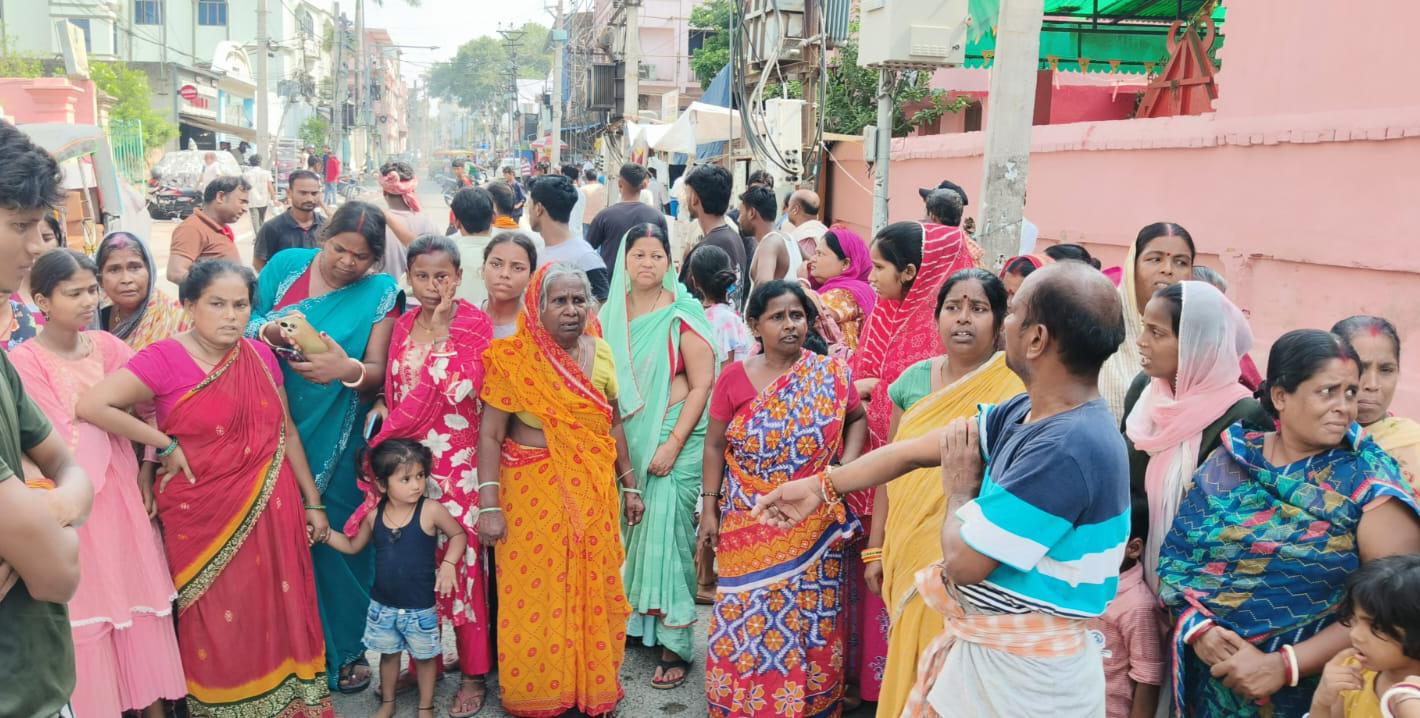 भागलपुर में दर्दनाक सड़क हादसा: तेज रफ्तार ऑटो की चपेट में आने से 12 वर्षीय बच्चे की मौत, मुआवजे की मांग को लेकर सड़क जाम