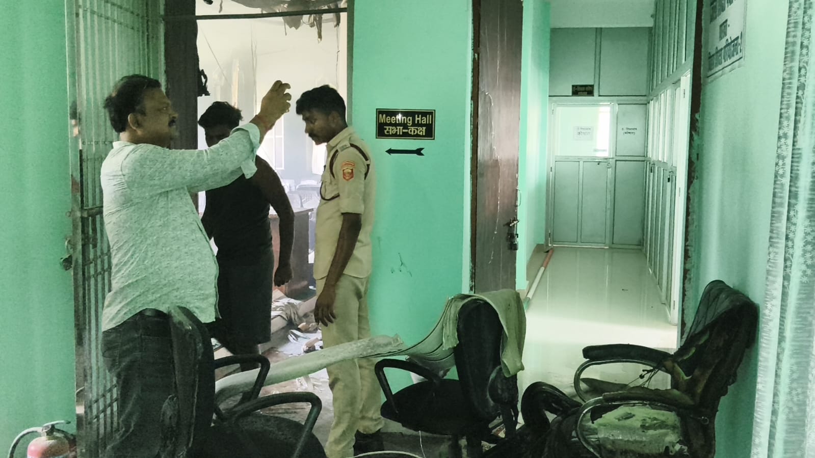 सहरसा जिला शिक्षा पदाधिकारी कार्यालय के सभा कक्ष में लगी आग, कंप्यूटर-एलईडी समेत फर्नीचर जलकर खाक