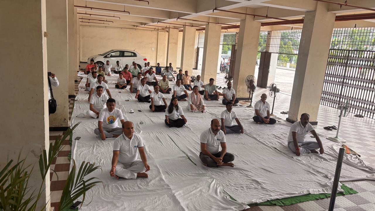 सहरसा सिविल कोर्ट में मनाया गया अंतर्राष्ट्रीय योग दिवस, न्यायिक पदाधिकारियों व कर्मचारियों ने किया योगाभ्यास