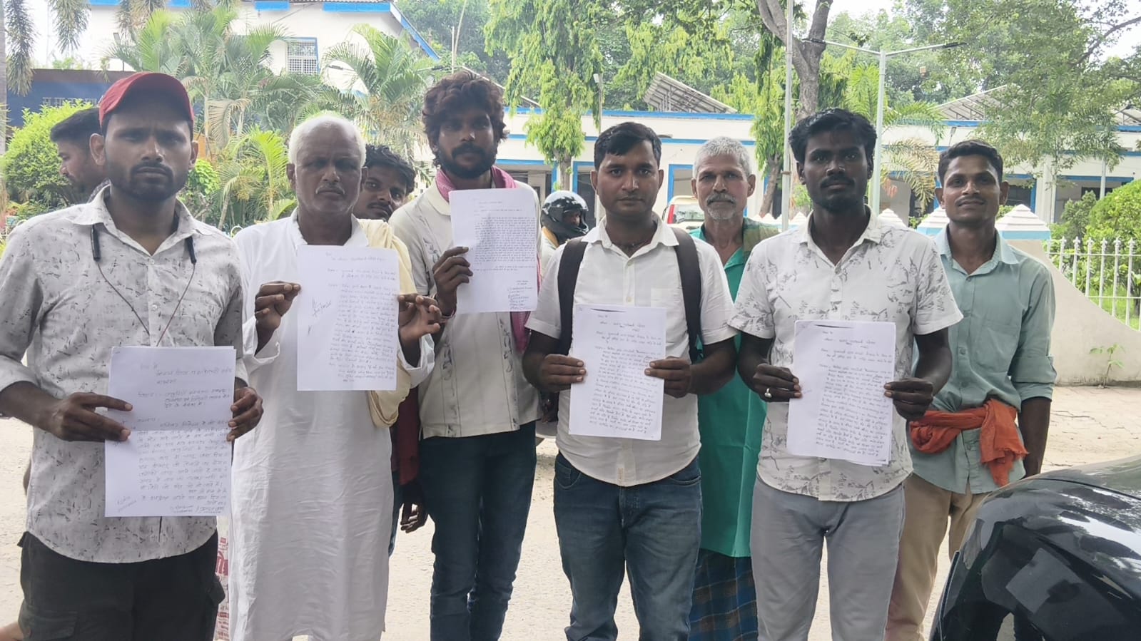 कोसी के कहर से सहमे ग्रामीण: सहरसा जिला अधिकारी से कटाव, बदहाल सड़क और स्वास्थ्य संकट सुधार की लगाई गुहार