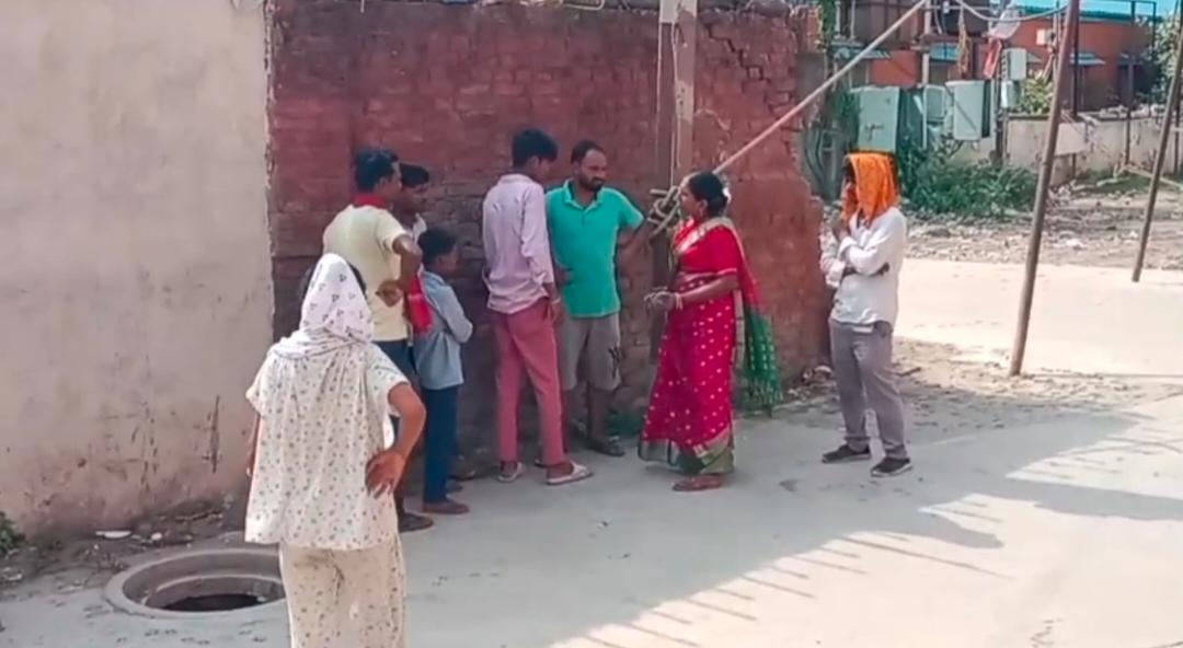 बगहा में दर्दनाक हादसा: हाईटेंशन तार की चपेट में आने से दो सगे भाइयों की मौत, परिवार में मचा कोहराम