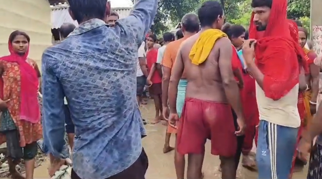सीतामढ़ी में आकाशीय बिजली का कहर: महिला की मौत, 16 लोग झुलसे, प्रशासन ने जारी की चेतावनी