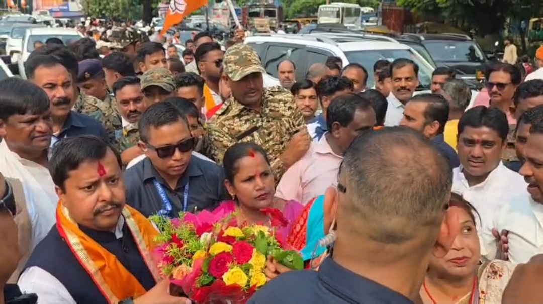बोकारो पहुंचे भाजपा राष्ट्रीय अध्यक्ष नितिन नवीन, दिवंगत मौसी को दी श्रद्धांजलि<br>‘एक पेड़ मां के नाम’ अभियान के तहत स्मृति में लगाया पौधा, परिजनों से की मुलाकात