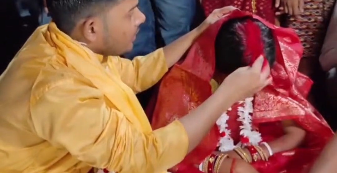 निरसा में अंतरधार्मिक प्रेम विवाह बना चर्चा का विषय, प्रेमी युगल ने हिंदू रीति-रिवाज से रचाई शादी