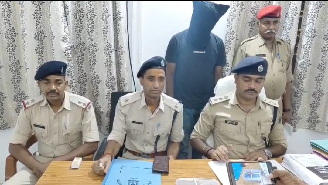 धनबाद में साइबर नेटवर्क का खुलासा, बैंक खाते खरीदकर अपराधियों को बेचने वाला आरोपी गिरफ्तार
