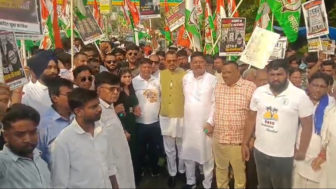 पेपर लीक और बेरोजगारी के खिलाफ युवा कांग्रेस का आक्रोश मार्च, शिक्षा मंत्री के इस्तीफे की मांग