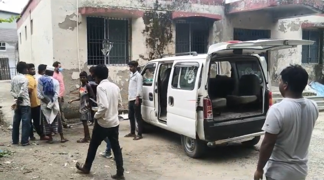 सहरसा में बिजली विभाग के ट्रैक्टर की टक्कर से बाइक सवार युवक की मौत, एक की हालत गंभीर