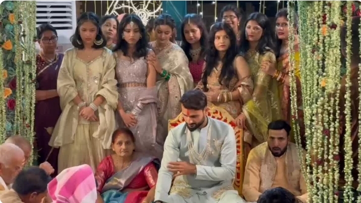भारतीय क्रिकेटर आकाशदीप के तिलक समारोह में उमड़ा जनसैलाब, 24 जून को वाराणसी में होगी शादी