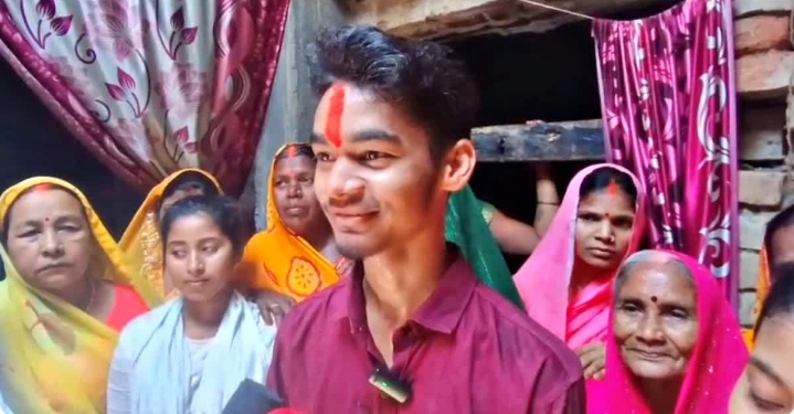 गरीबी पर जीती मेहनत: कैमूर के भगवती कुमार का IIT में चयन, पूरे गांव ने आरती उतारकर मनाई खुशी