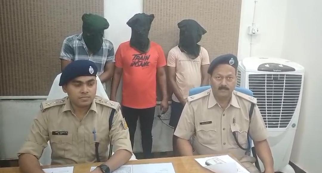 जामताड़ा में साइबर ठगों पर पुलिस का शिकंजा, तीन गिरफ्तार; 7 मोबाइल और 6 सिम कार्ड जब्त