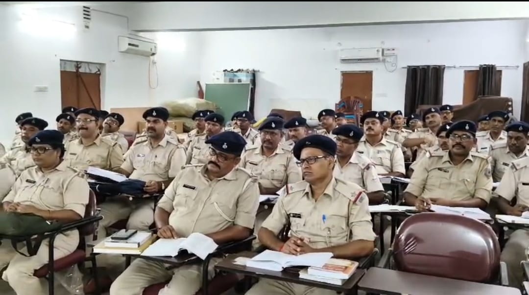 धनबाद पुलिस की नई पहल: एएसआई अधिकारियों को मिलेगा आधुनिक जांच प्रक्रिया का विशेष प्रशिक्षण, अनुसंधान होगा और मजबूत