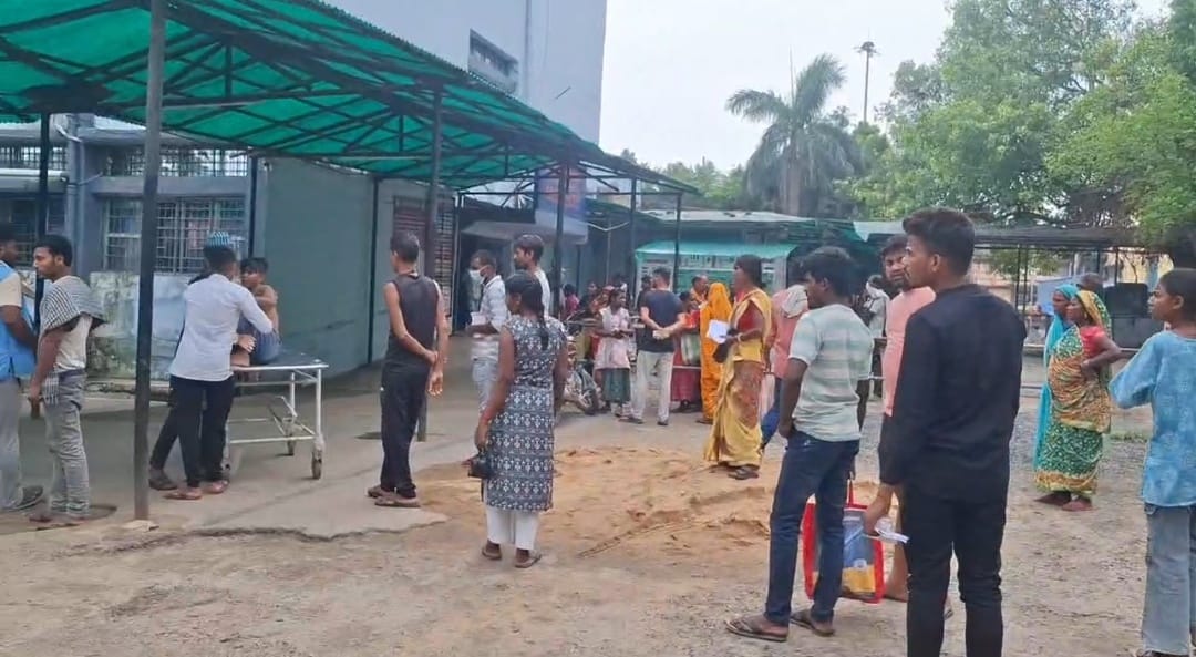 भागलपुर में जनाजे के दौरान बड़ा हादसा: हाई टेंशन तार की चपेट में आने से आधा दर्जन लोग घायल, अस्पताल में इलाज जारी