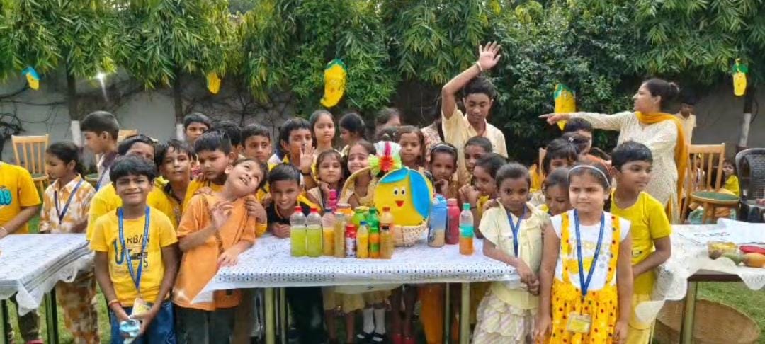 सृजन पब्लिक स्कूल में धूमधाम से मनाया गया ‘मैंगो डे’, पीली वेशभूषा में पहुंचे बच्चों ने जाना आम का पोषण और महत्व