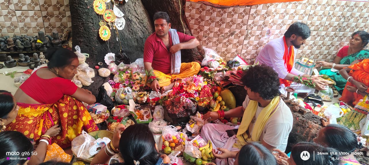 जामताड़ा में श्रद्धा और उल्लास के साथ संपन्न हुई मां विपदतारिणी पूजा, महिलाओं ने परिवार की सुख-समृद्धि और विपदाओं से रक्षा की मांगी प्रार्थना