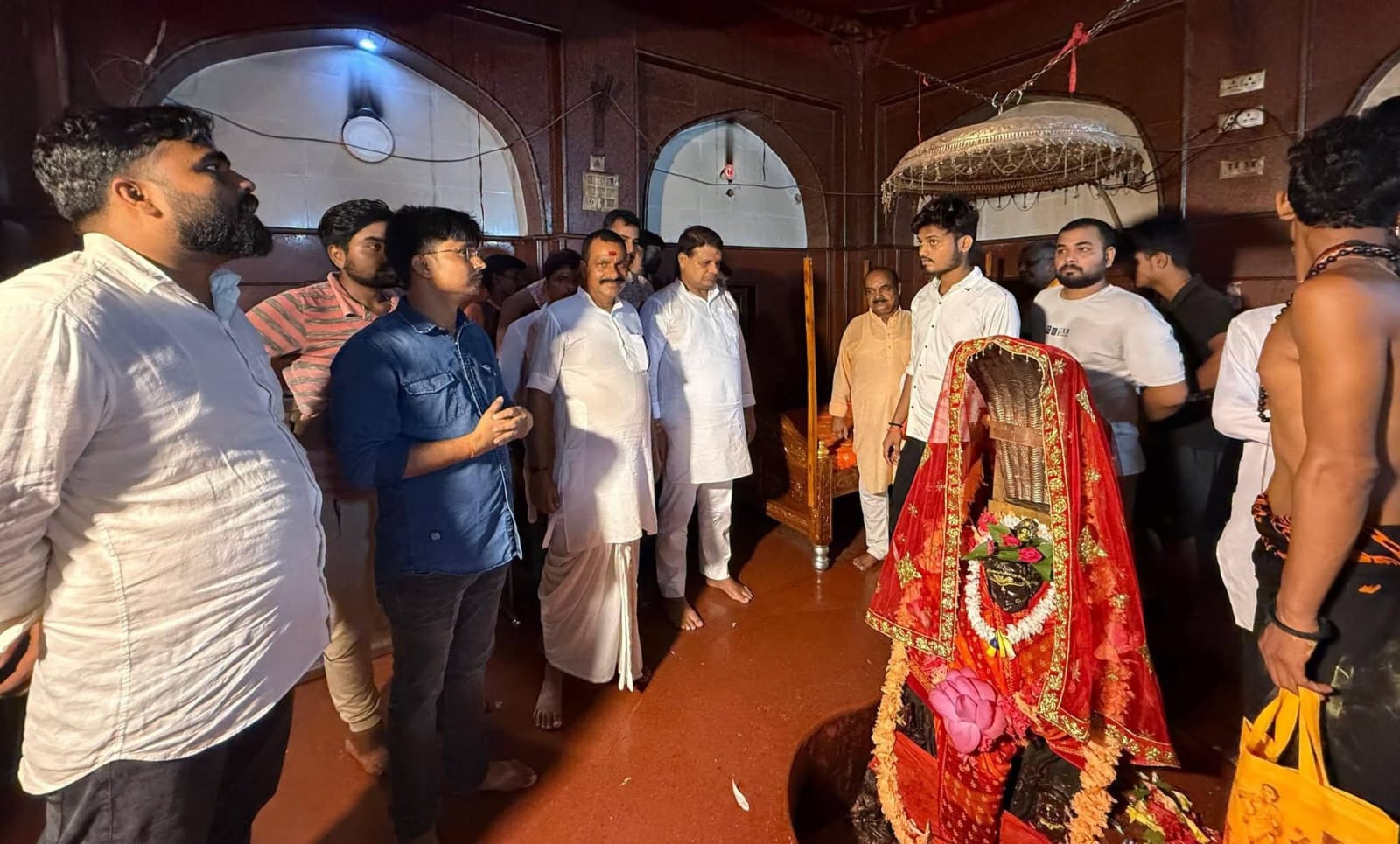 विधायक संजय कुमार सिंह ने किया ‘उग्रतारा भारती मंडन पुस्तकालय’ का उद्घाटन, माँ उग्रतारा को समर्पित किया सागवान का भव्य पलंग