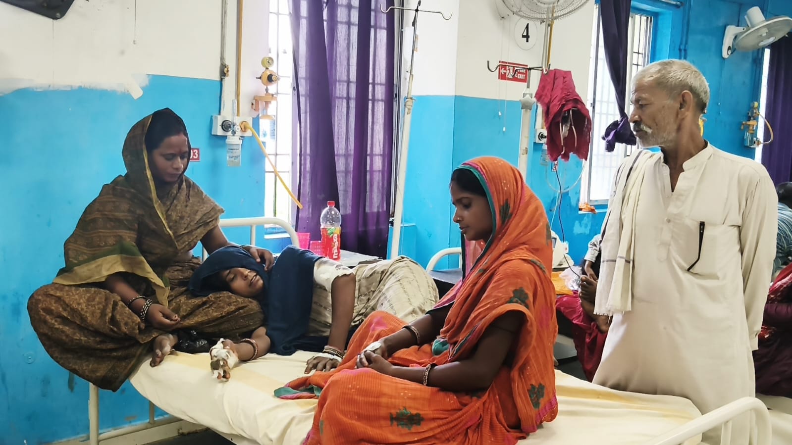 सहरसा में जमीनी विवाद ने लिया खूनी रूप, खेत में घास काट रही दो महिलाओं पर कुदाल से हमला