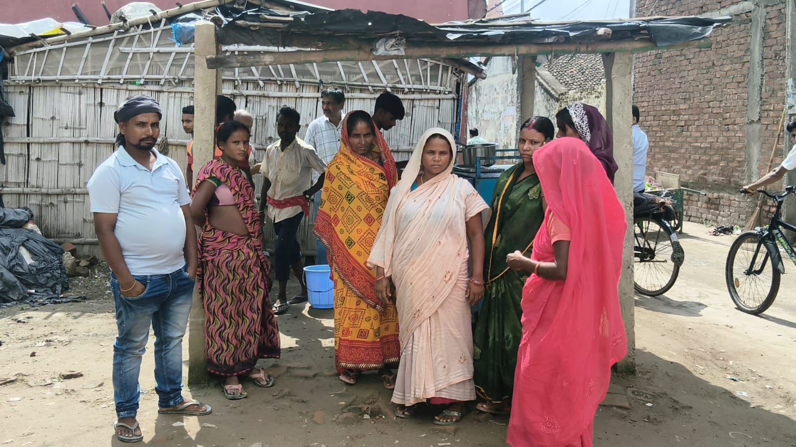 शक की दीवार ने उजाड़ा परिवार: सहरसा में पारिवारिक विवाद के बीच मासूम की मौत, मां और दूसरा बच्चा अस्पताल में भर्ती