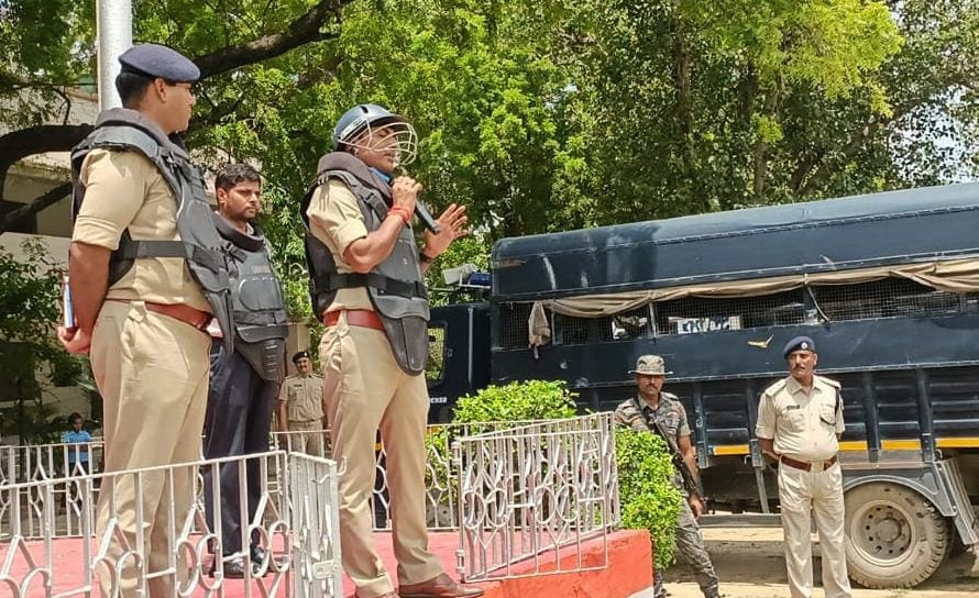 भागलपुर पुलिस का मॉक ड्रिल और फ्लैग मार्च, दंगा नियंत्रण व कानून-व्यवस्था को लेकर बढ़ाई गई तैयारी