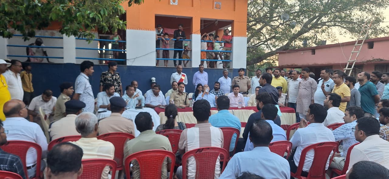 मटेश्वर धाम में श्रद्धालुओं की सुरक्षा पर प्रशासन का फोकस, डीएम-एसपी ने तैयारियों का लिया जायजा