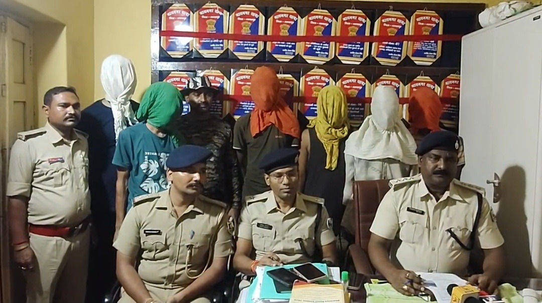 17 दिन बाद शाहपुर कालिका मंदिर चोरी कांड का खुलासा, छह आरोपी गिरफ्तार; CNG ऑटो और ढाई सौ ग्राम चांदी के आभूषण बरामद