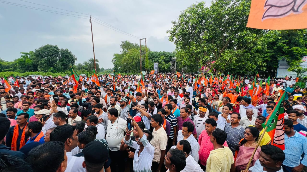 जामताड़ा सदर अस्पताल प्रकरण पर भाजपा का समाहरणालय घेराव, बाबूलाल मरांडी ने सरकार और स्वास्थ्य मंत्री पर साधा निशाना