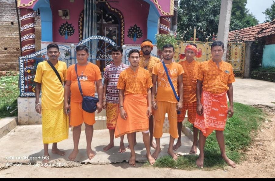 बोल बम के जयघोष के साथ दलाबड़ गांव से देवघर बाबाधाम के लिए रवाना हुआ कांवड़ियों का जत्था