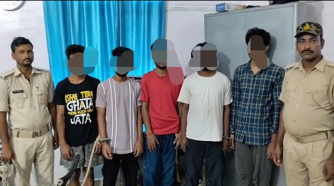 सहरसा पुलिस का नशा तस्करों पर बड़ा प्रहार: तीन अलग-अलग कार्रवाई में पांच तस्कर गिरफ्तार, स्मैक, गांजा, कफ सिरप, नकदी और बाइक जब्त