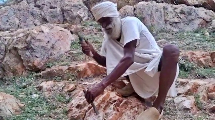 23 साल तक अकेले काटते रहे पहाड़, अब 25 गांवों की जिंदगी बदली… ये हैं बिहार के ‘माउंटेन मैन-2’ रामचंद्र यादव