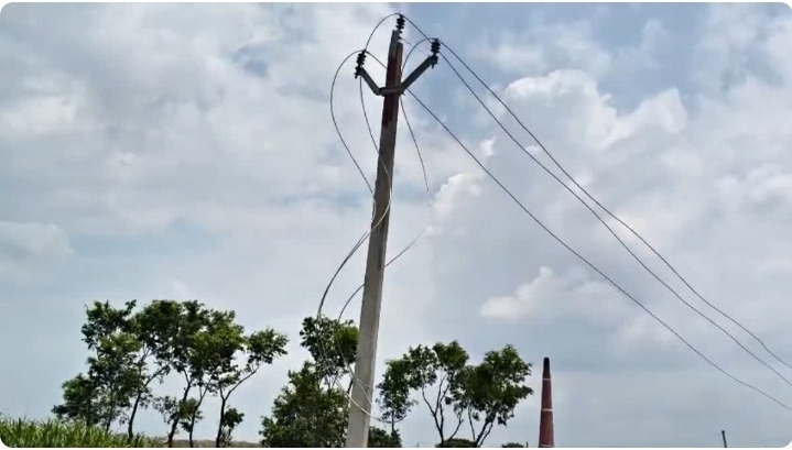बेतिया में 11 केवी लाइन से 13.2 किमी हाईटेंशन तार चोरी, 88 पोल से गायब हुई सरकारी संपत्ति; विभाग और पुलिस पर उठे सवाल