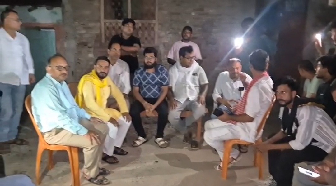भागलपुर में युवती की संदिग्ध मौत पर बढ़ा विवाद, जन सुराज प्रतिनिधिमंडल ने पीड़ित परिवार से मुलाकात कर निष्पक्ष जांच की मांग उठाई