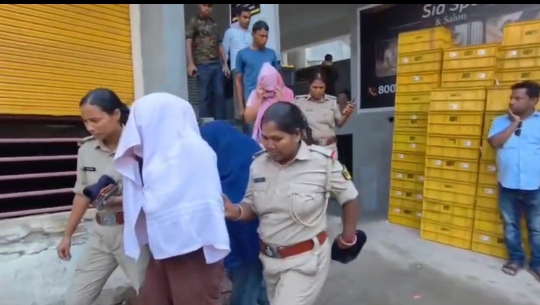 दरभंगा में स्पा सेंटर की आड़ में देह व्यापार का खुलासा, तीन युवतियां, संचालक की पत्नी, ग्राहक और मैनेजर समेत 6 गिरफ्तार