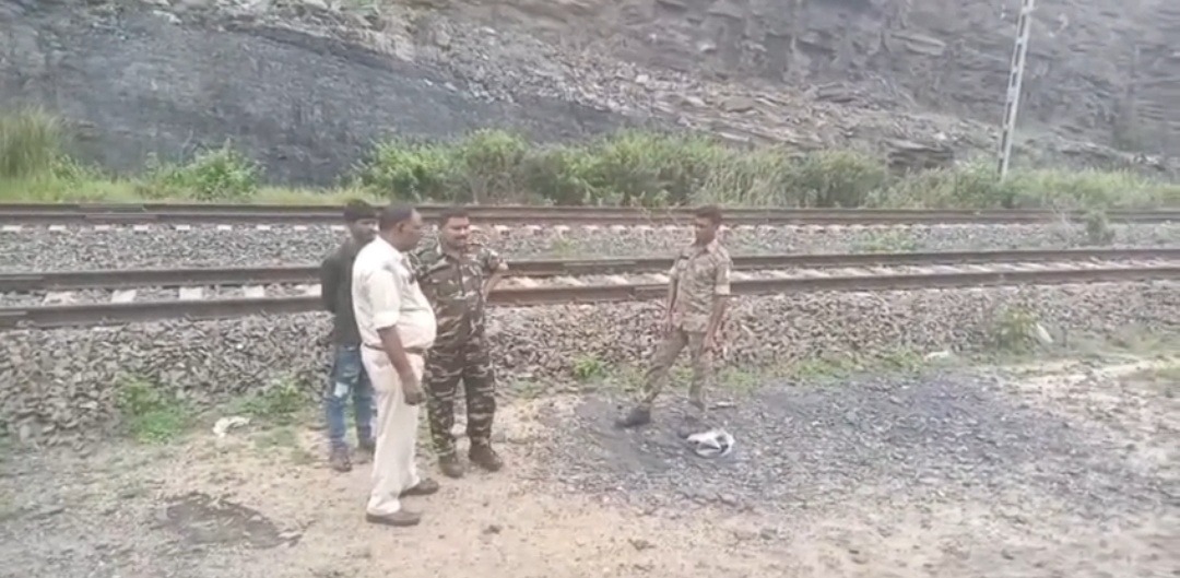 बोकारो में ट्रेन की चपेट में आने से 28 वर्षीय युवक की गई जान, पहचान में जुटी पुलिस