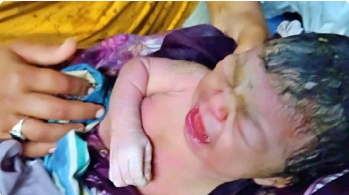 चलती ट्रेन बनी डिलीवरी रूम: तीन महिला डॉक्टरों ने प्रसूता और नवजात की बचाई जान, पेश की मानवता की मिसाल