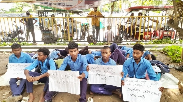 100 किमी पैदल चल पटना पहुंचे अंबेडकर आवासीय विद्यालय के छात्र, जातीय प्रताड़ना और मारपीट के आरोपों पर न्याय की मांग
