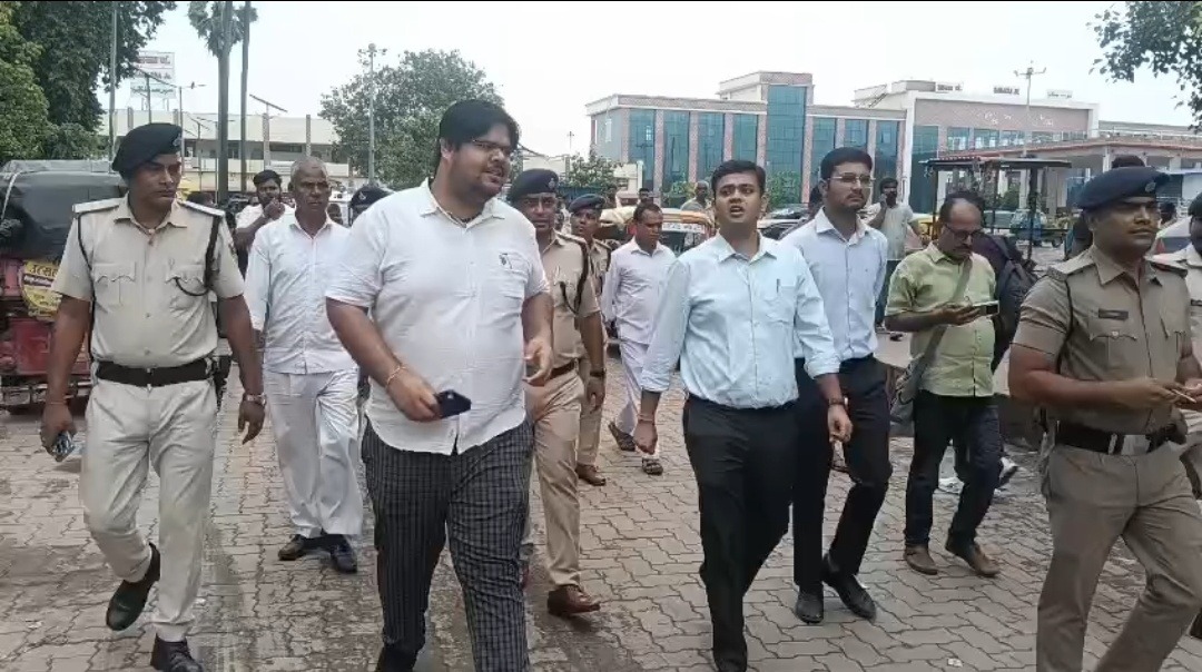 सहरसा में अवैध पार्किंग वसूली पर जिला प्रशासन का बड़ा एक्शन, चार हिरासत में; पूरे नेटवर्क की होगी निष्पक्ष जांच