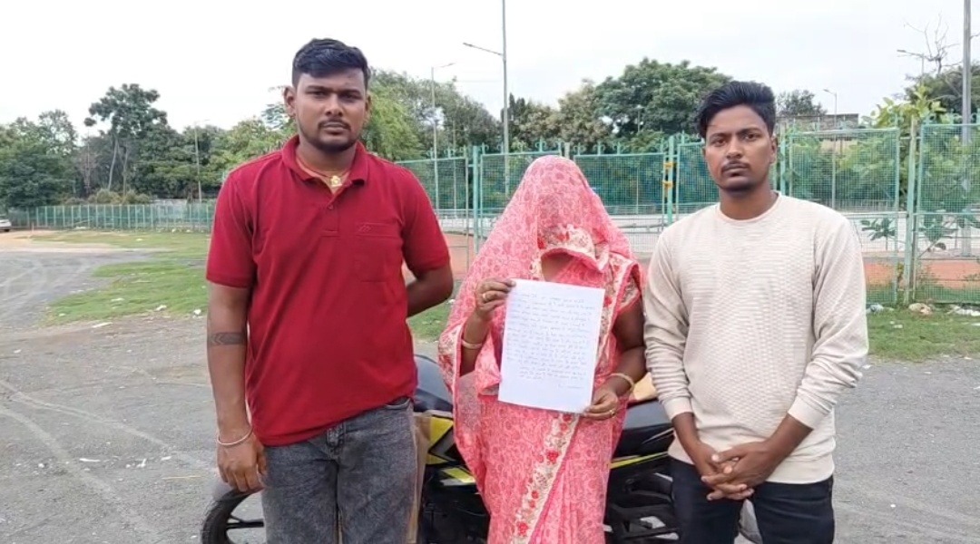 धनबाद में महिला ने एसएसपी से लगाई सुरक्षा की गुहार, आरोपी पर कोर्ट परिसर में धमकी देने का आरोप