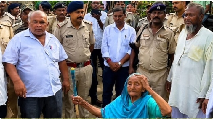 35 साल की कानूनी लड़ाई के बाद 103 वर्षीय महिला को मिला इंसाफ, प्रशासन ने दिलाया जमीन पर कब्जा