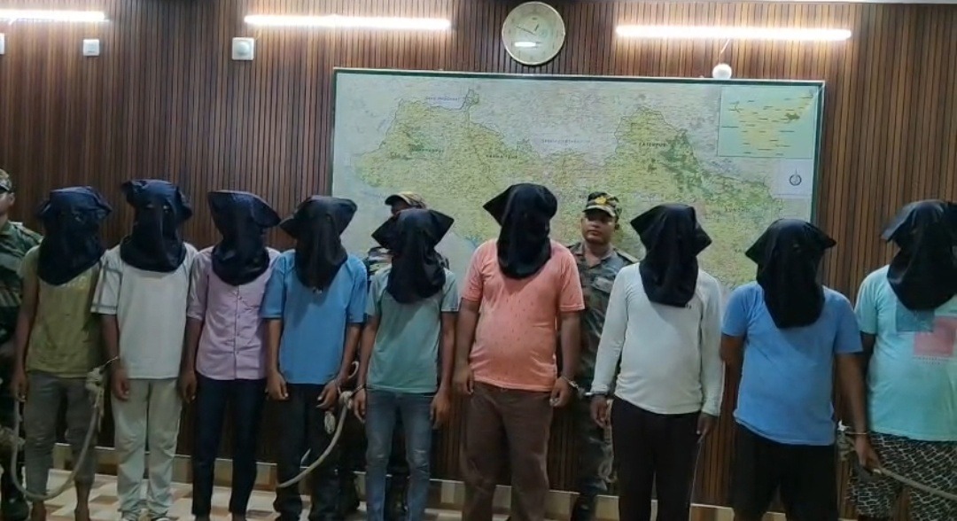 जामताड़ा पुलिस की बड़ी कार्रवाई: साइबर गैंग का भंडाफोड़, 9 शातिर अपराधी गिरफ्तार; 27 मोबाइल और 39 सिम कार्ड बरामद