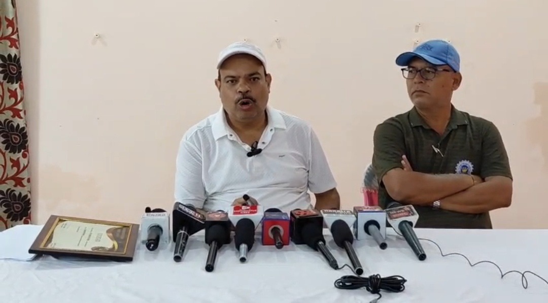 धनबाद क्रिकेट एसोसिएशन से कार्यकारिणी सदस्य पद से हटाए जाने पर सदस्य का विरोध, कहा- बिना सूचना की गई कार्रवाई