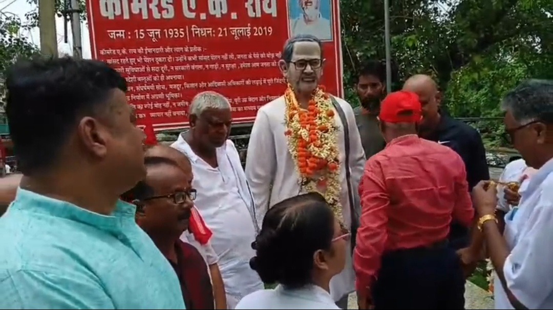 जननेता एके राय की सातवीं पुण्यतिथि पर उमड़ा जनसैलाब, नेताओं ने दी भावभीनी श्रद्धांजलि