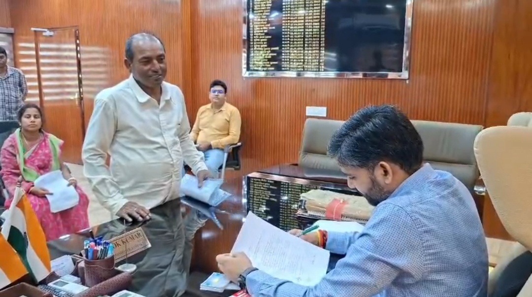 जामताड़ा में जनता दरबार: डीसी ने सुनीं 50 से अधिक फरियादें, कई मामलों का मौके पर हुआ समाधान