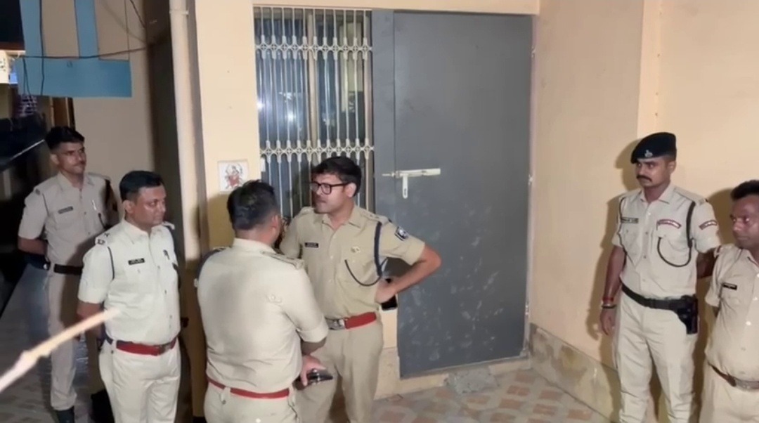 बेंगलुरु में बैठे बेटे ने CCTV पर देखा माता-पिता का मर्डर, मुजफ्फरपुर में नए किरायेदार पर दोहरे हत्याकांड का आरोप