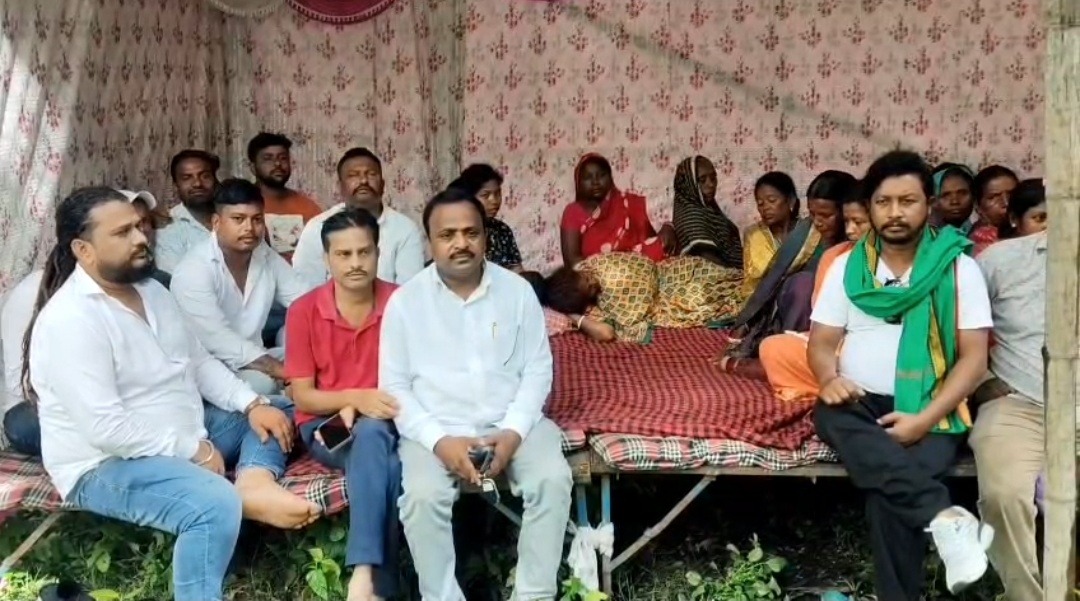 बोकारो: 5 दिनों से मर्चरी में पड़ा BSL कर्मी का शव, नौकरी और न्याय की मांग को लेकर परिवार भूख हड़ताल पर बैठा
