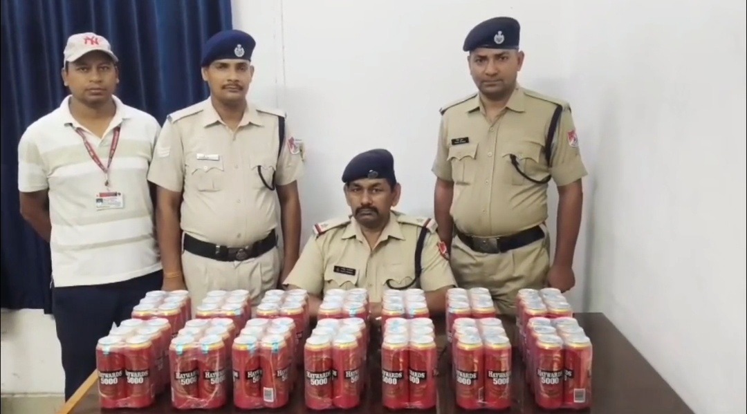 धनबाद रेलवे स्टेशन पर आरपीएफ की बड़ी कार्रवाई, जनरल कोच से 84 कैन बीयर बरामद