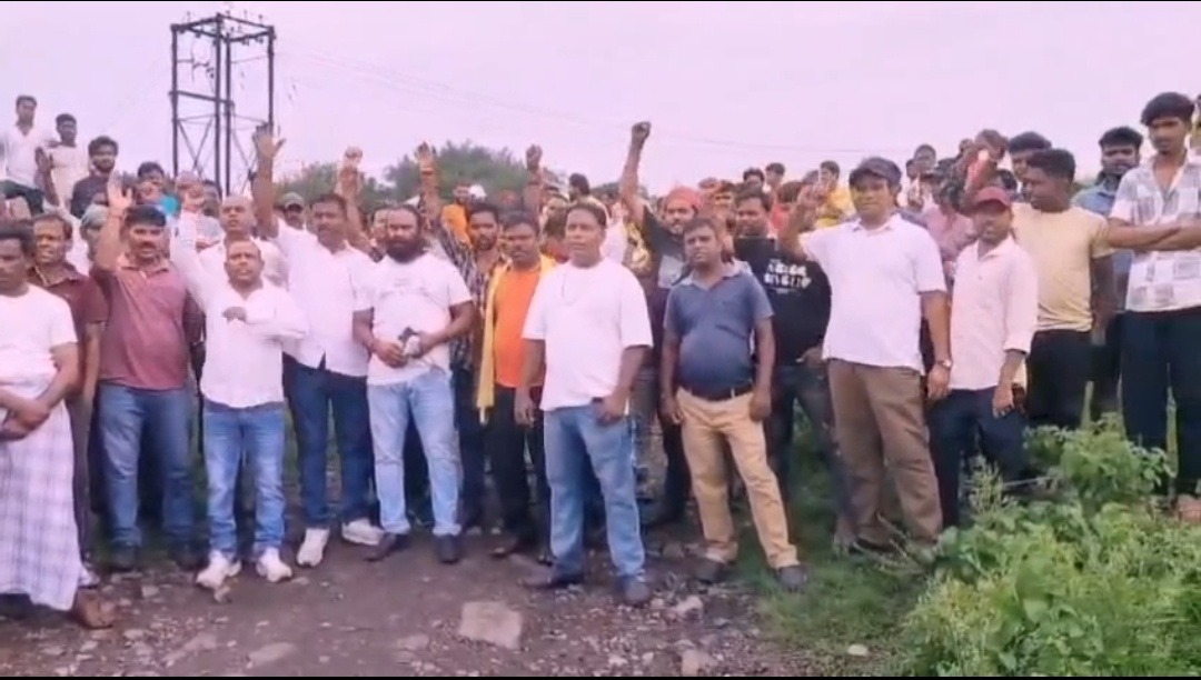 STG आउटसोर्सिंग का काम शुरू होते ही बवाल, पुलिस की मौजूदगी में आमने-सामने आए कंपनी समर्थक और स्थानीय रैयत
