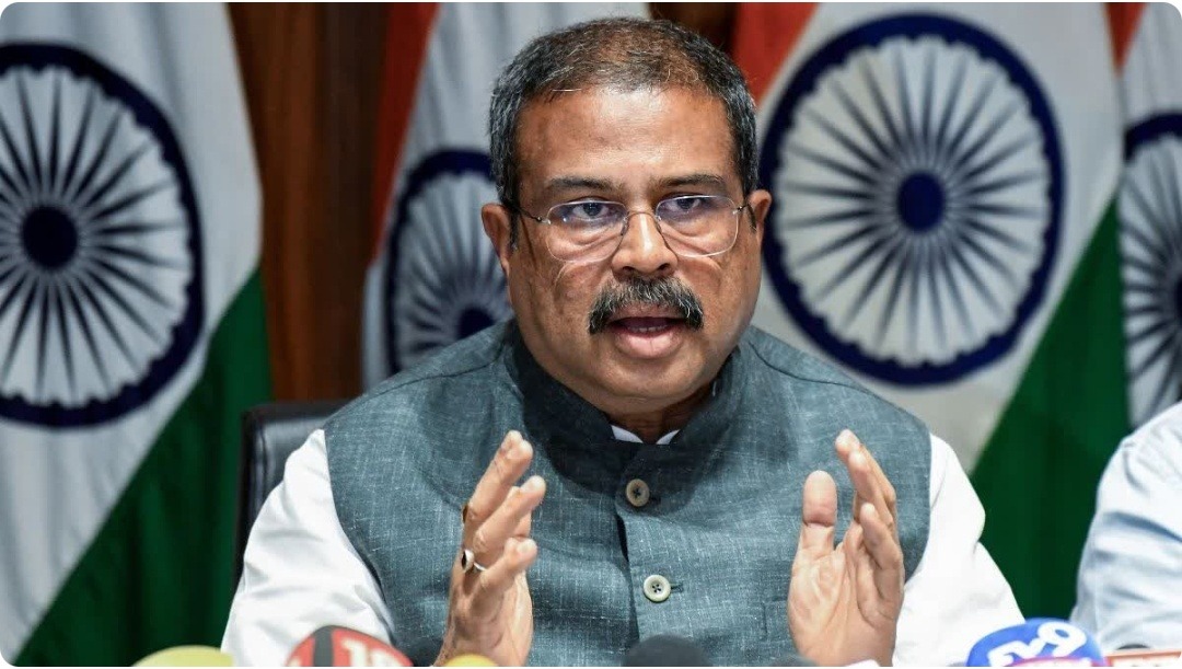 छात्रों के उग्र आंदोलन के बीच बड़ा एक्शन: केंद्रीय शिक्षा मंत्री धर्मेंद्र प्रधान ने दिया इस्तीफा